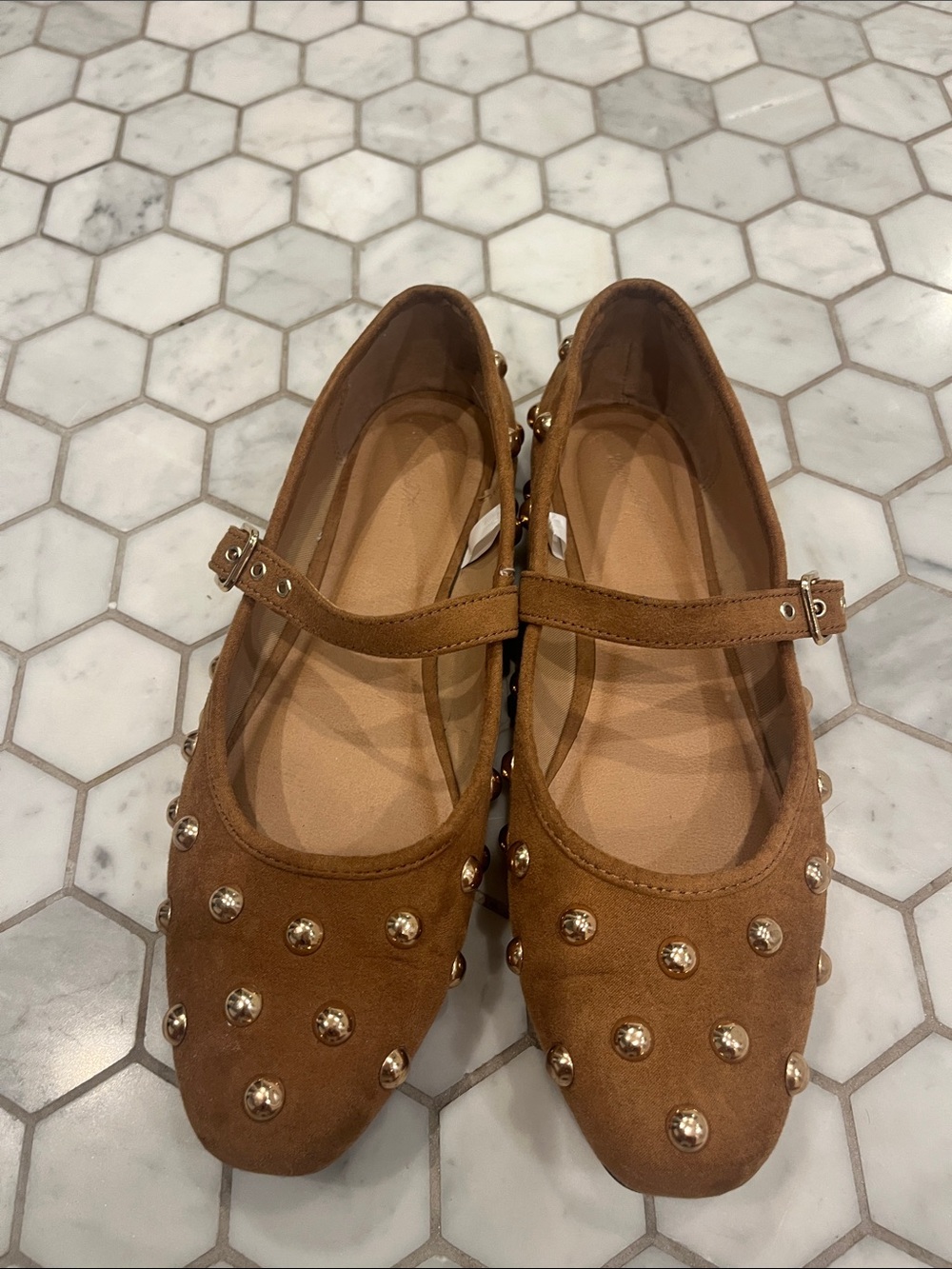 Universal Thread flats